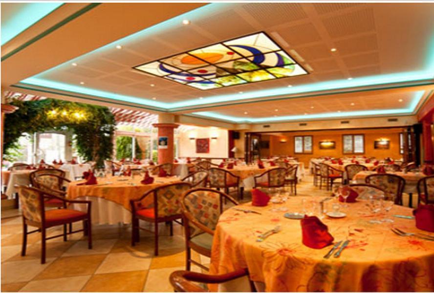 Logis Hotels - Hotel Restaurant L Enclos Donneville Bagian luar foto