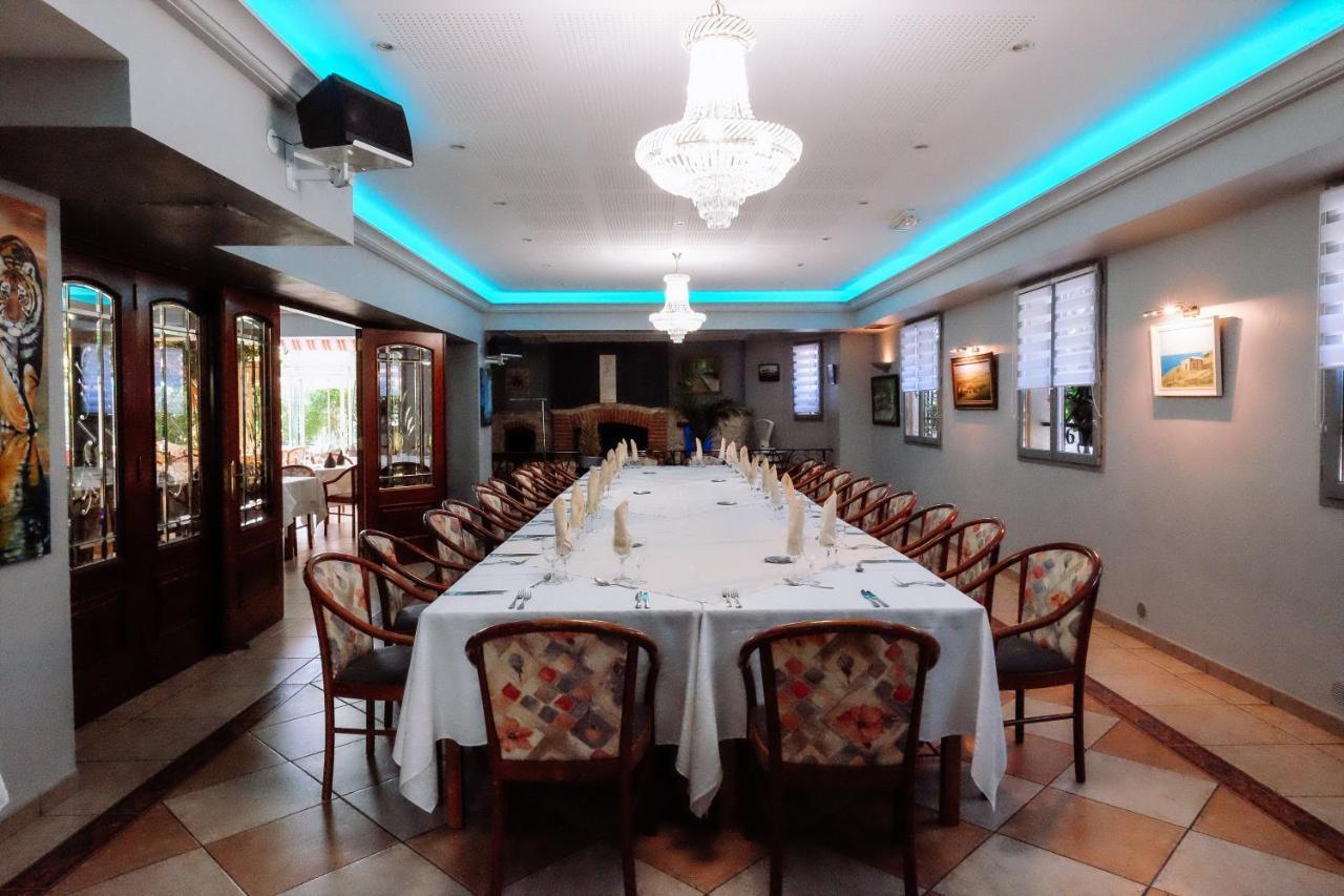 Logis Hotels - Hotel Restaurant L Enclos Donneville Bagian luar foto