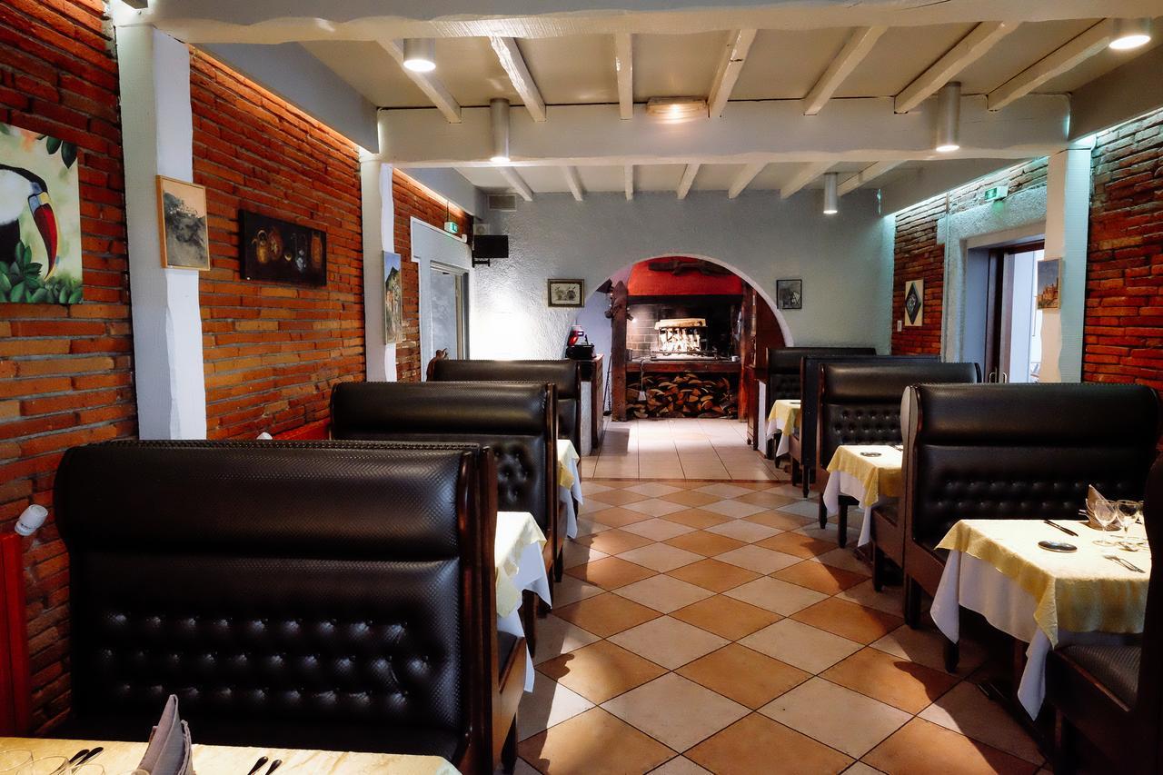 Logis Hotels - Hotel Restaurant L Enclos Donneville Bagian luar foto