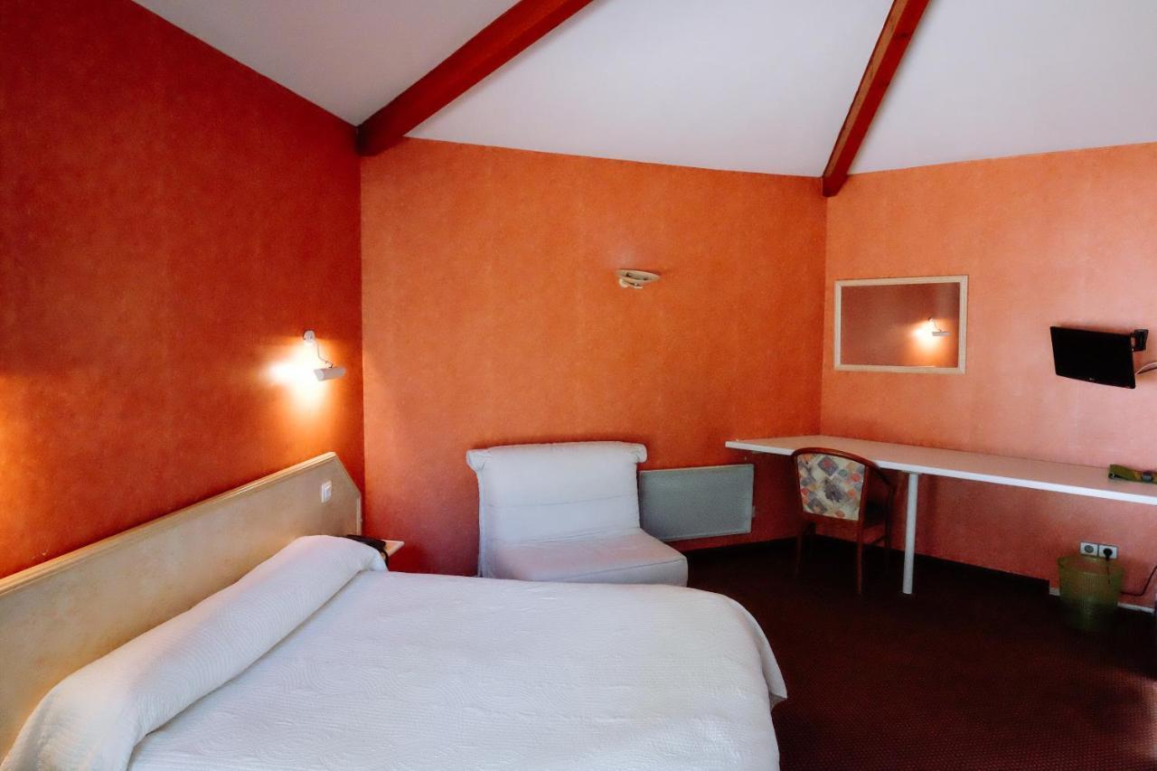 Logis Hotels - Hotel Restaurant L Enclos Donneville Bagian luar foto