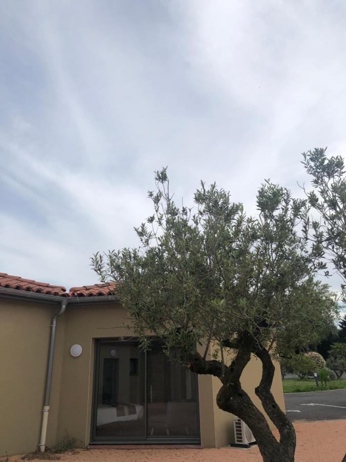 Logis Hotels - Hotel Restaurant L Enclos Donneville Bagian luar foto