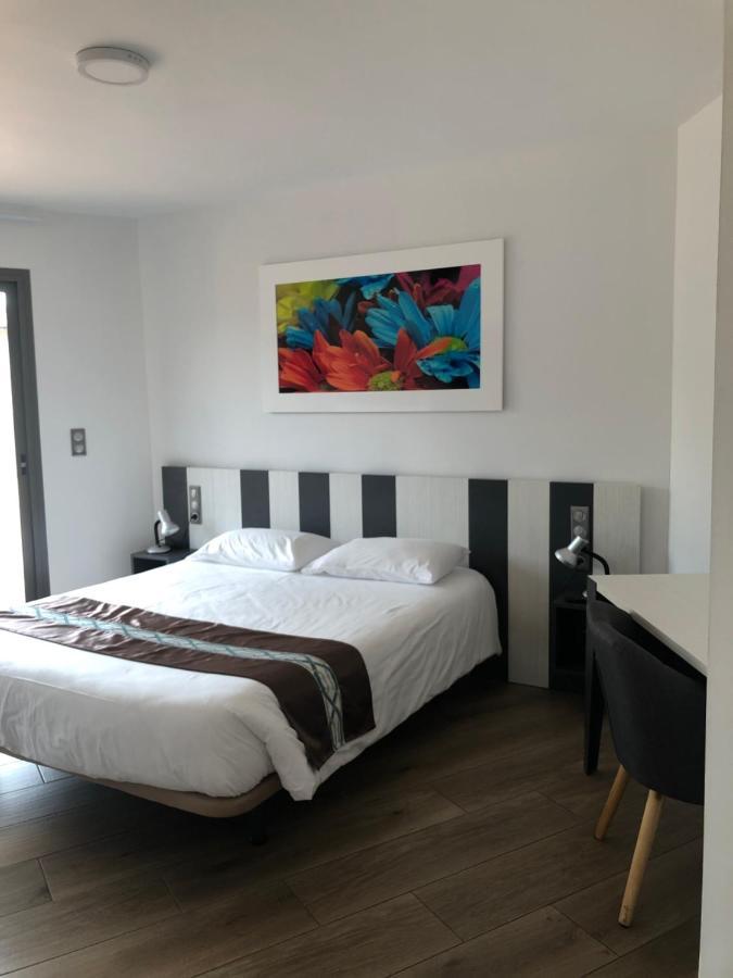 Logis Hotels - Hotel Restaurant L Enclos Donneville Bagian luar foto