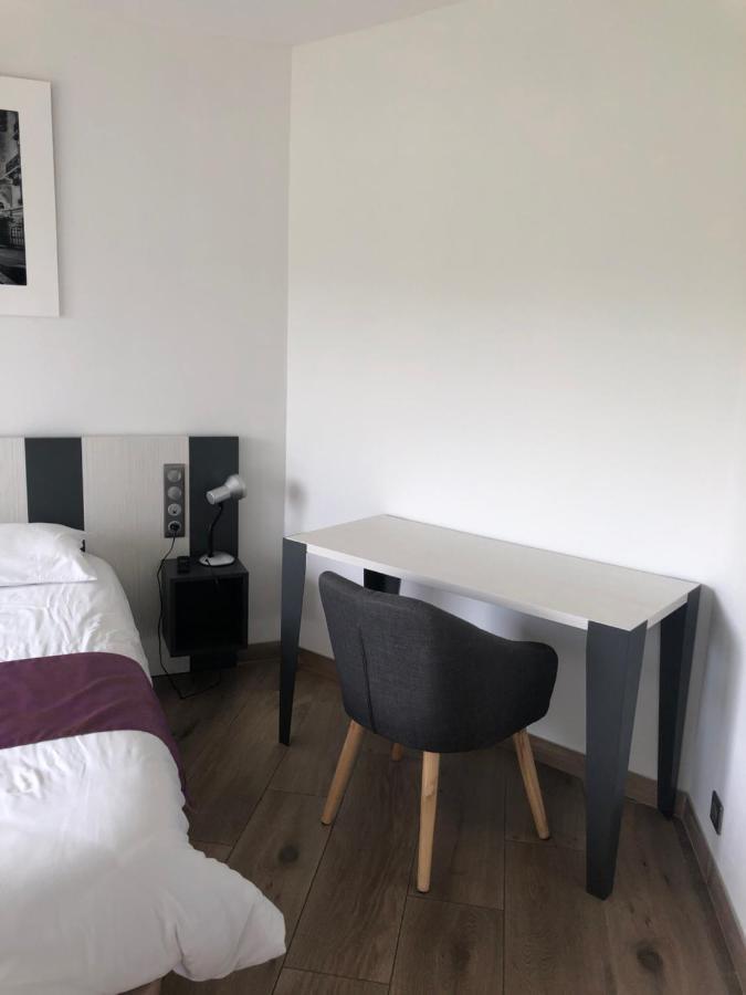 Logis Hotels - Hotel Restaurant L Enclos Donneville Bagian luar foto
