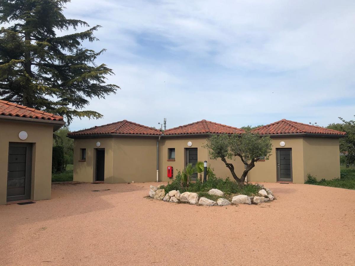 Logis Hotels - Hotel Restaurant L Enclos Donneville Bagian luar foto